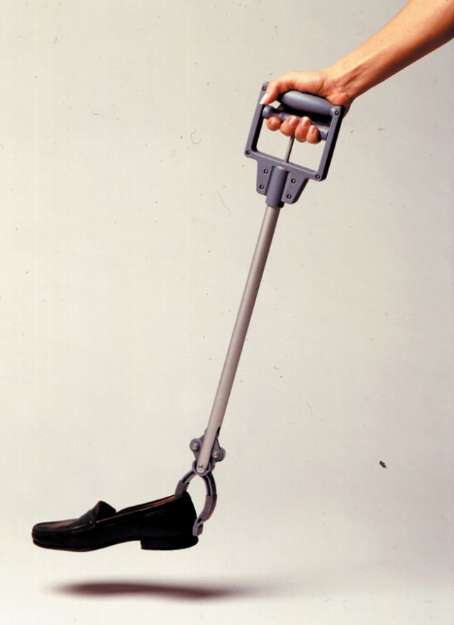 Full handgrip grabber reacher pick up tool for disabled
